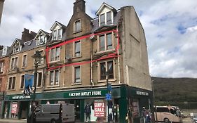 Prime Location Rooms In High Street